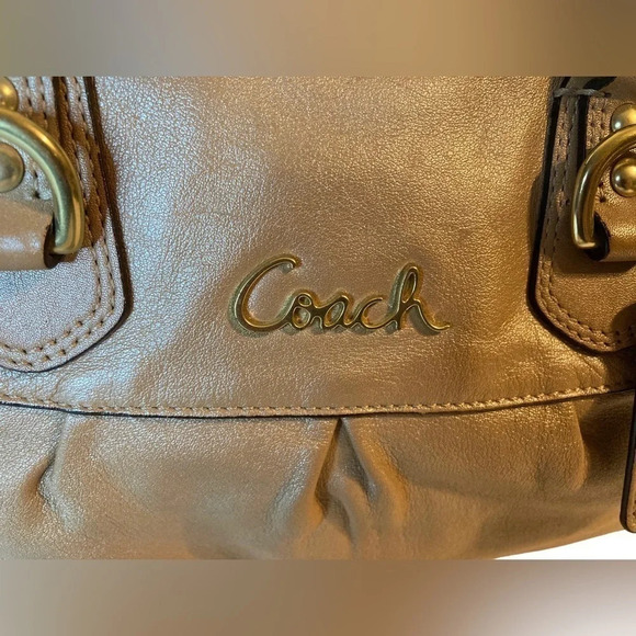COACH Gorgeous Leather Golden-Tone Shoulder Bag Purse with Lilac Interior GUC - Picture 4 of 15